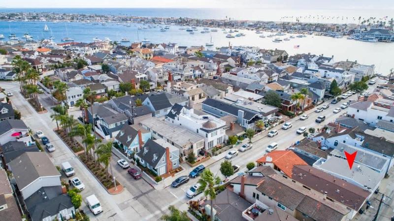 Remodeled Balboa Island Gem- 129 Opal B home - image 7