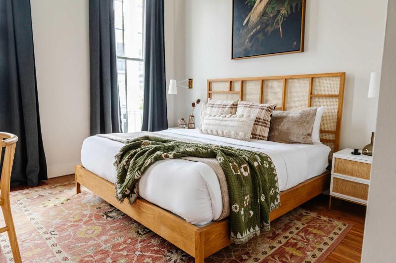 Luxe 7 bedroom Heated Pool and Spa Stay Heirloom - image 6