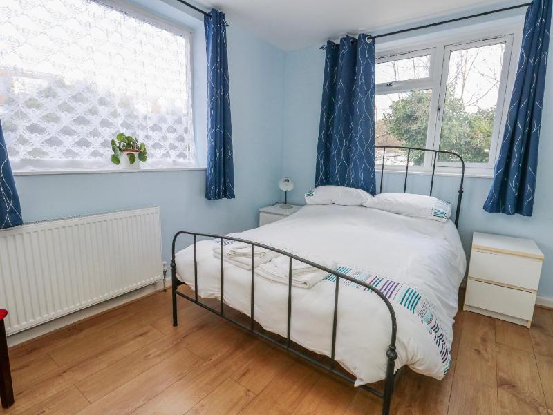 Clifftop House - image 23
