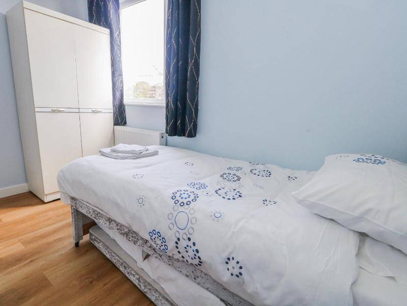 Clifftop House - image 12
