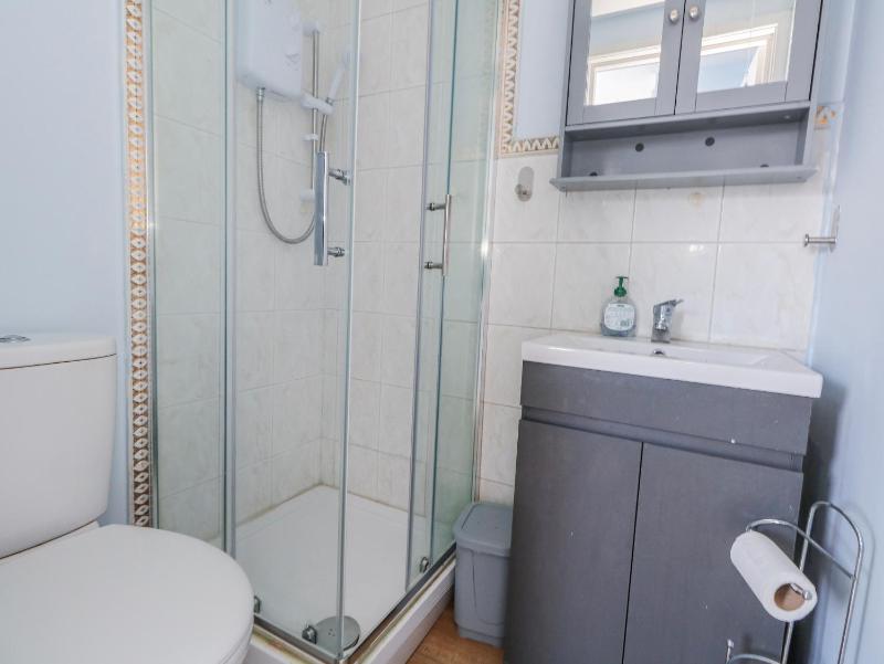Clifftop House - image 10