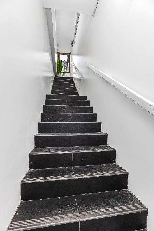 4BR Carlisle Stay Near Airport & Stadium Sleeps 8 - image 4