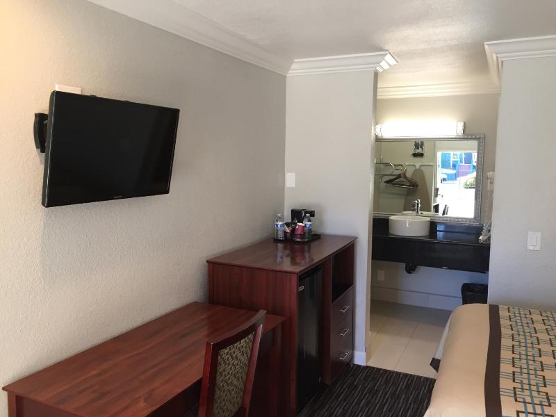 Double Room with Two Double Beds - Non-Smoking image 4