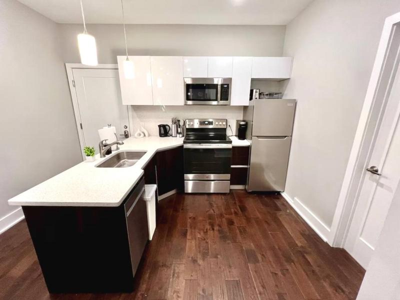 Juliet Balcony - Cute And Cozy Center City 1BR Apt - image 16