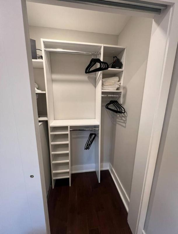 Juliet Balcony - Cute And Cozy Center City 1BR Apt - image 10