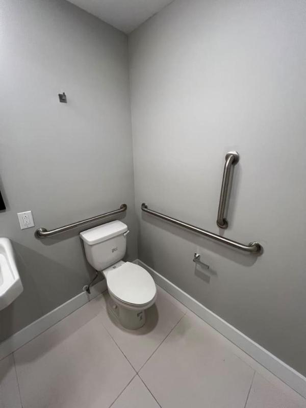 Juliet Balcony - Cute And Cozy Center City 1BR Apt - image 6