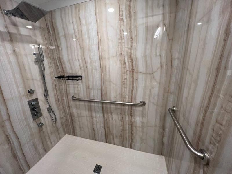 Juliet Balcony - Cute And Cozy Center City 1BR Apt - image 13
