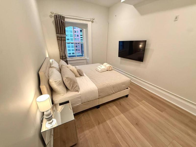 Grand Luxury Center City 2BR and 2Bath Apartment - image 4