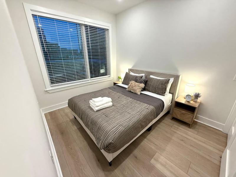 Spacious Center City 2BR 2Bath Apt. with Balcony - image 2
