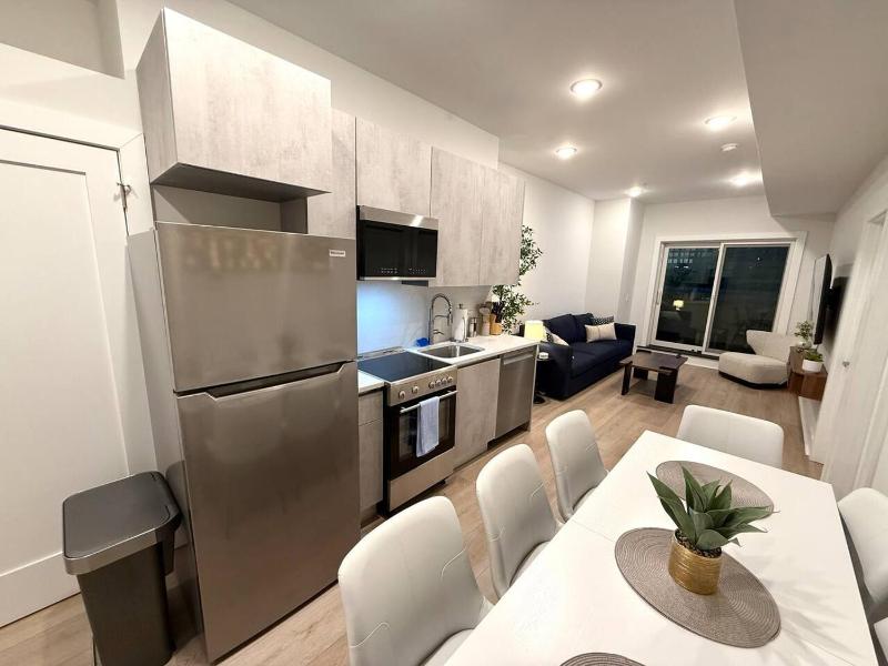 Spacious Center City 2BR 2Bath Apt. with Balcony - image 3
