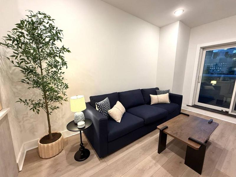 Spacious Center City 2BR 2Bath Apt. with Balcony - image 4