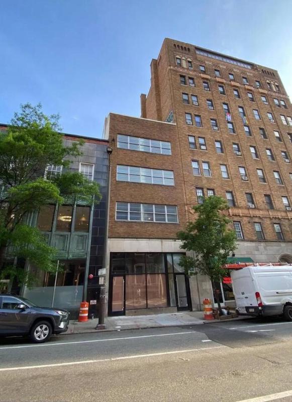 Spacious Center City 2BR 2Bath Apt. with Balcony - image 10