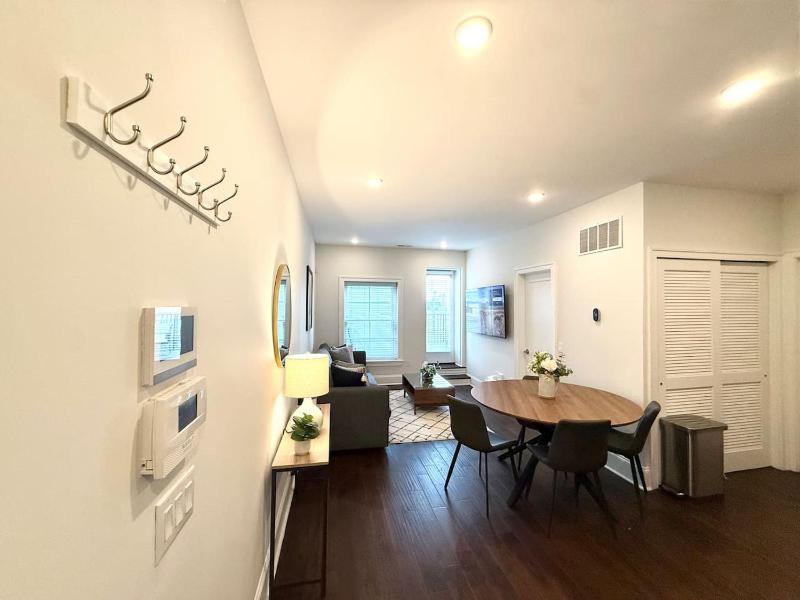 Roof Deck - Trendy And Luxury Center City 1BR Apt - image 9
