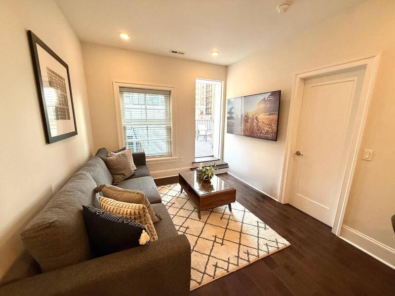 Roof Deck - Trendy And Luxury Center City 1BR Apt - image 7