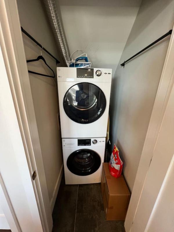 Private Balcony - Gorgeous Center City Bilevel Apt - image 16