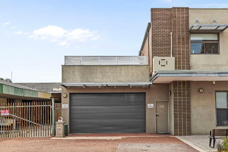 Bright 3BR Home Near Perth CBD Airport Stadium - image 7