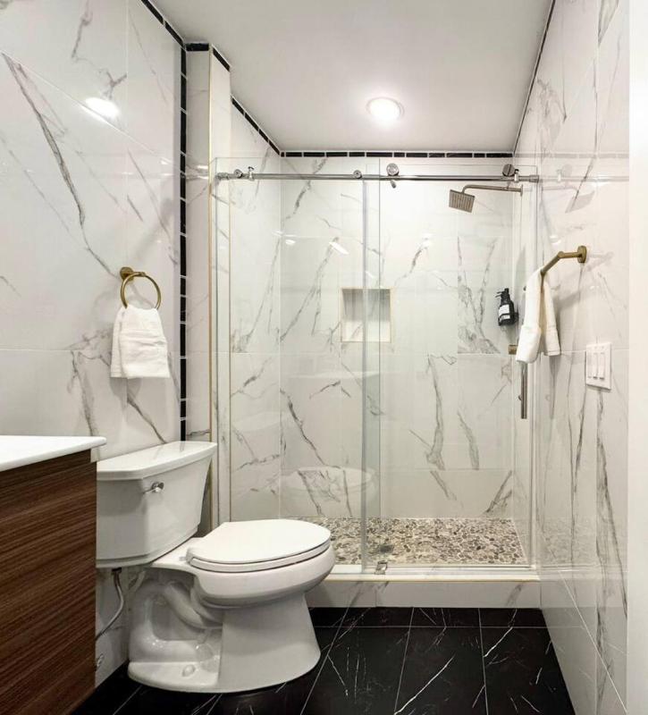 Classic Luxury and Comfy 1 BR Apt - Center City - image 9