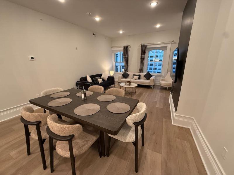 Luxury Chic Center City 2BR and 2Bath Apartment - image 5