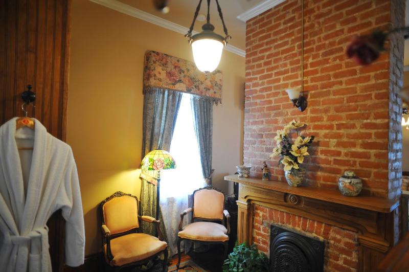 HH Whitney House - A Bed & Breakfast on the Historic Esplanade - image 5