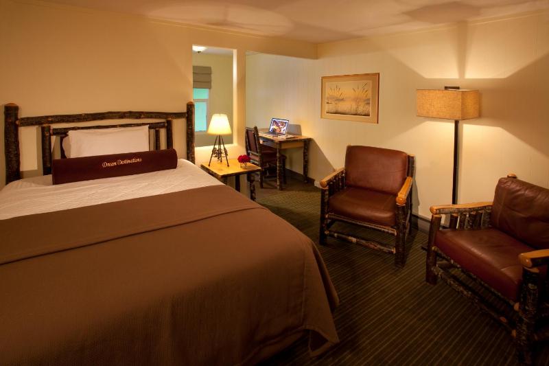 Deluxe Room - No Pets Allowed image 4