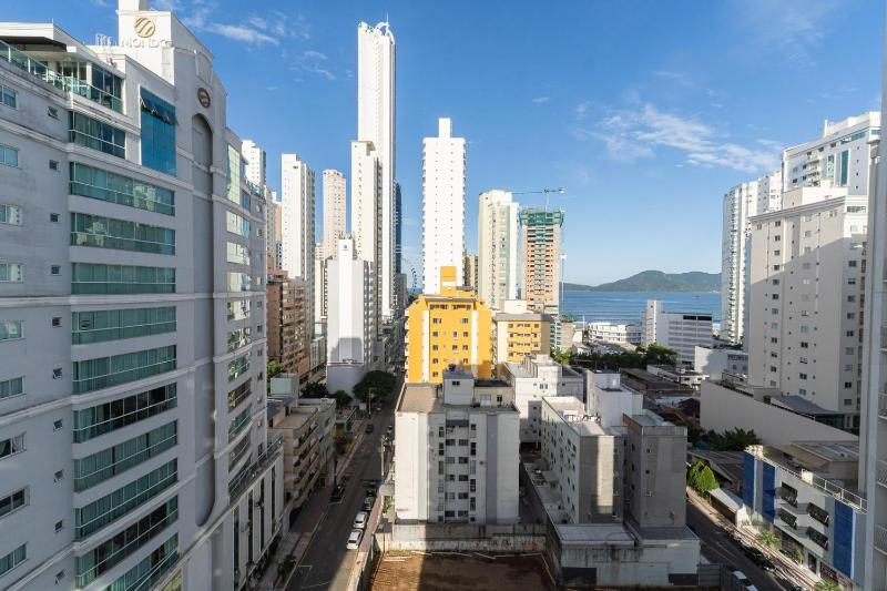 3 garagens com vista para Roda Gigante - image 6