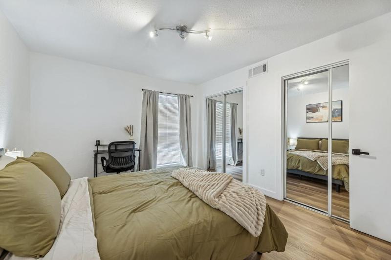 Dallas Cozy Hideway - image 13