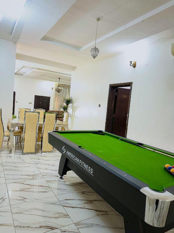 Bold 3 Bedroom Apartments - image 4