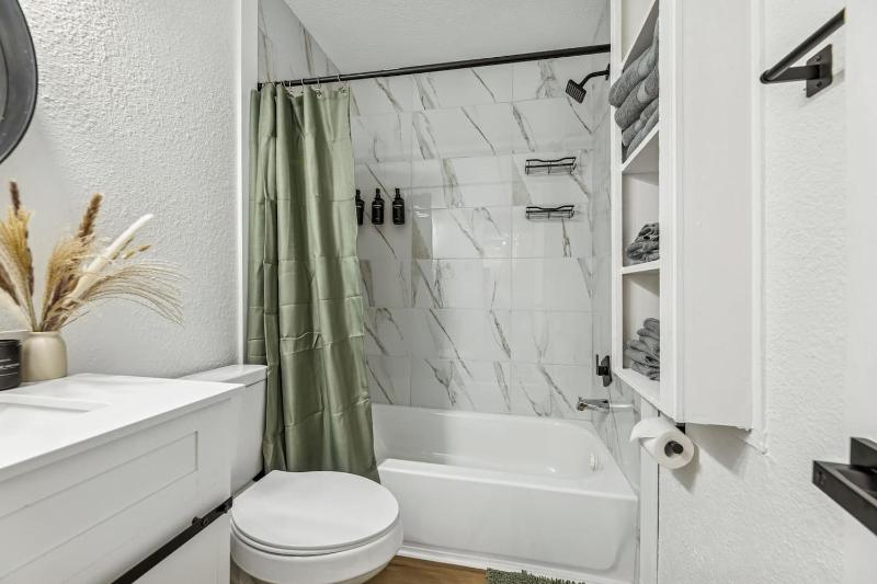 Dallas Cozy Hideway - image 14