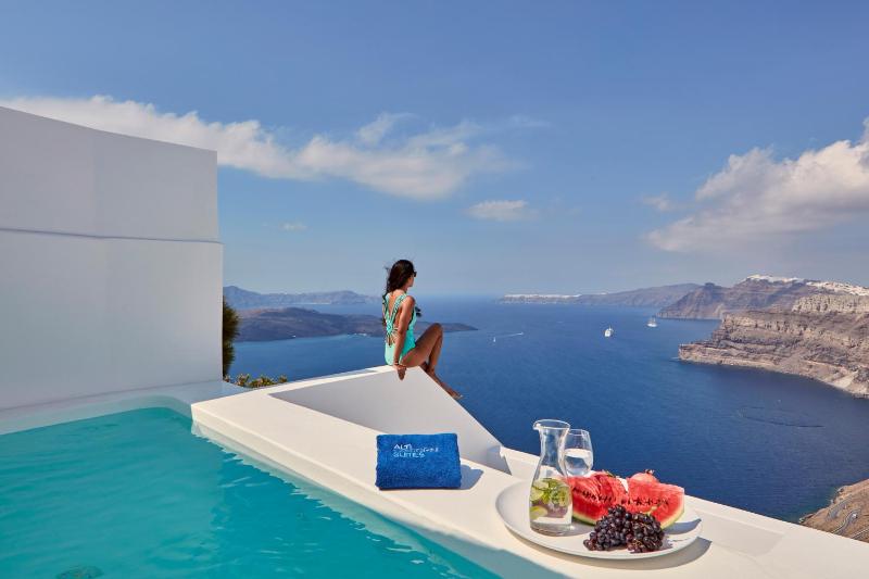Red Suite with Heated Plunge Pool and Caldera View image 1