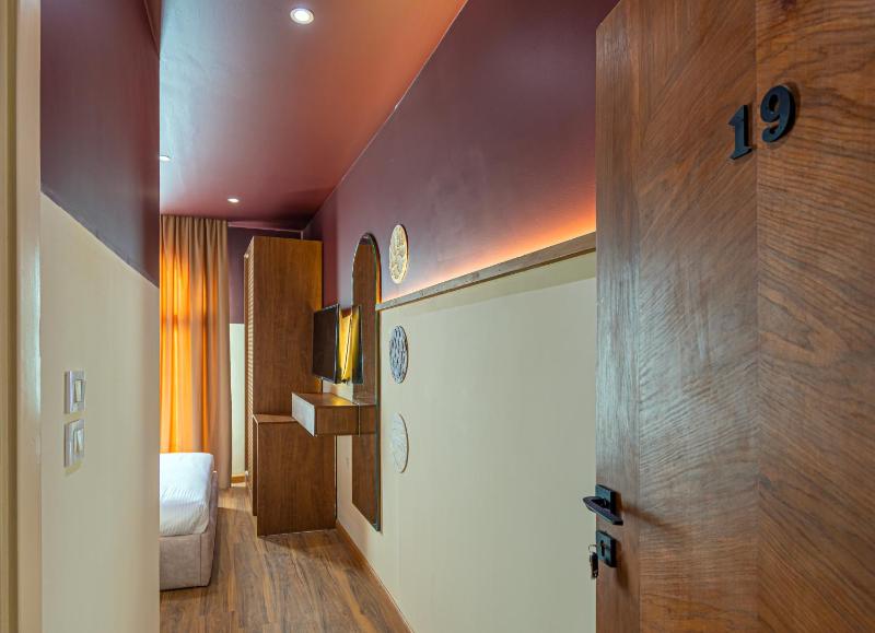 LE Pacha BoutiQue Hotel - image 5