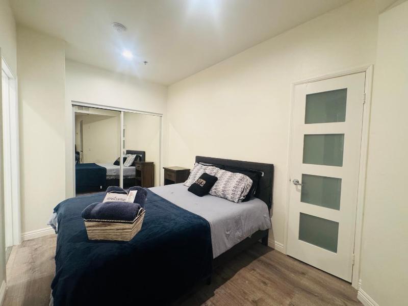 Lacma Amazing Studio Apartment - image 4