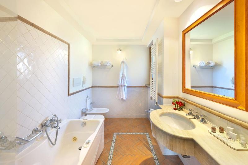 Classic Apartment image 3