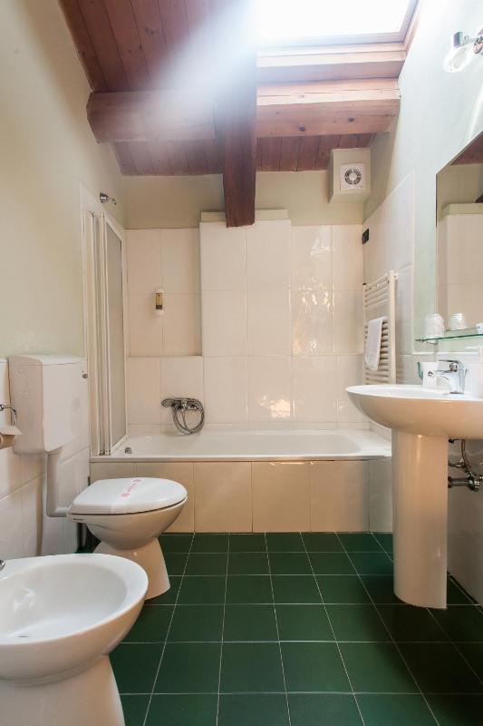 Deluxe Double or Twin Room image 2