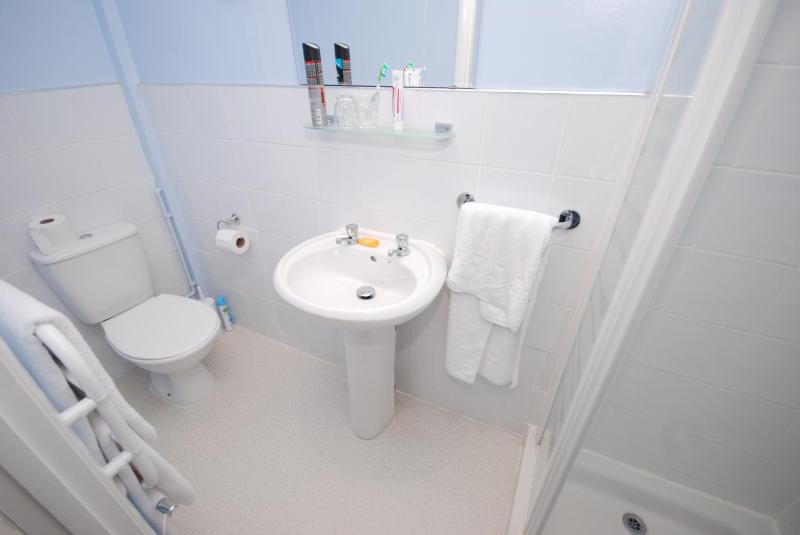 Double Room with Private Bathroom image 2