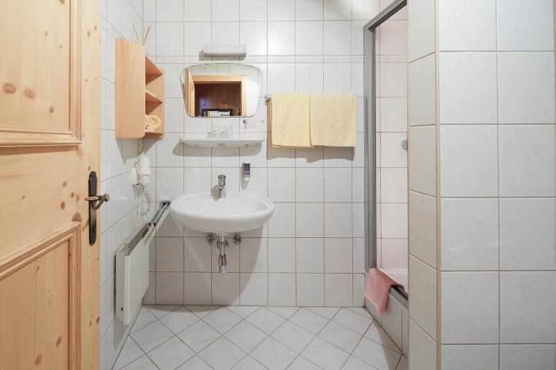 Double Room image 3