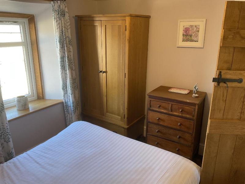 Woodbine Cottage - image 43