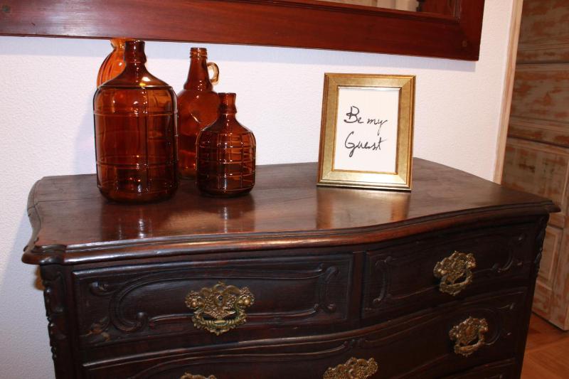 Twin Room with Shared Bathroom image 4