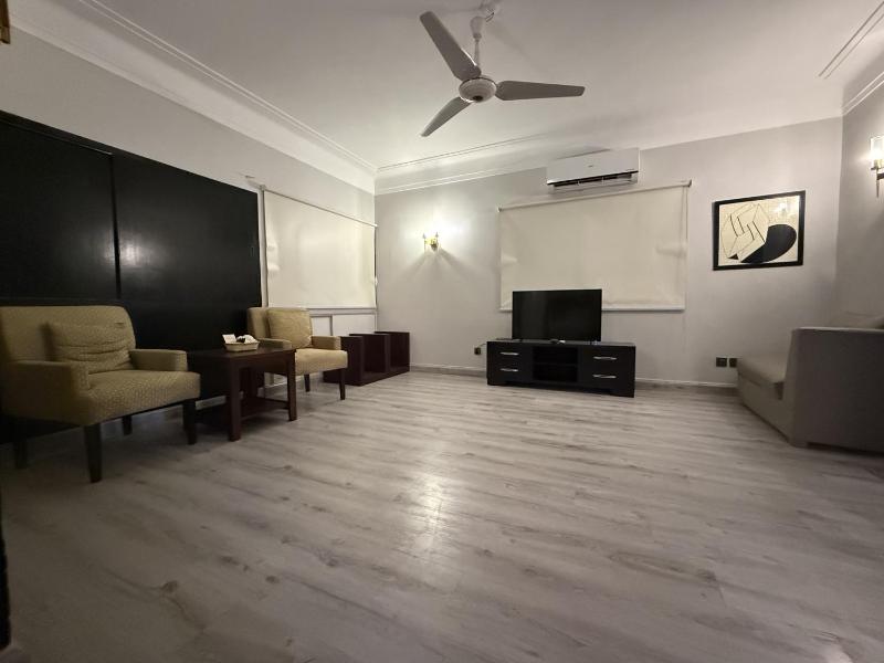 Ghumo x Bahadurabad Aga Khan Hospital - Ten Bedroom Private Villa - image 15