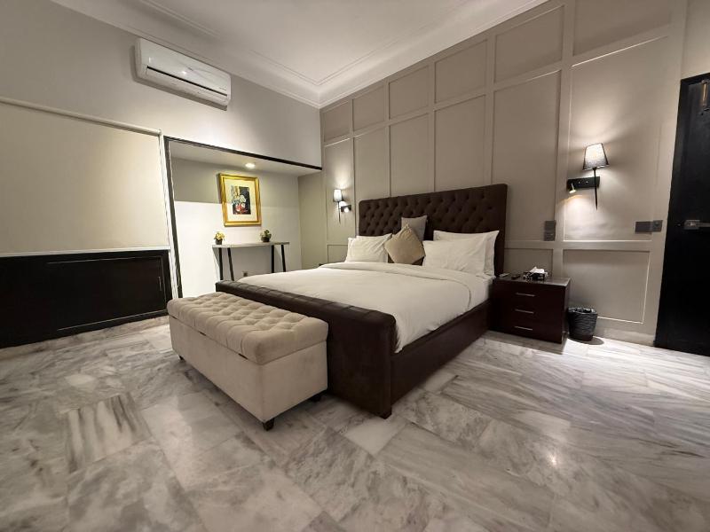 Ghumo x Bahadurabad Aga Khan Hospital - Ten Bedroom Private Villa - image 10