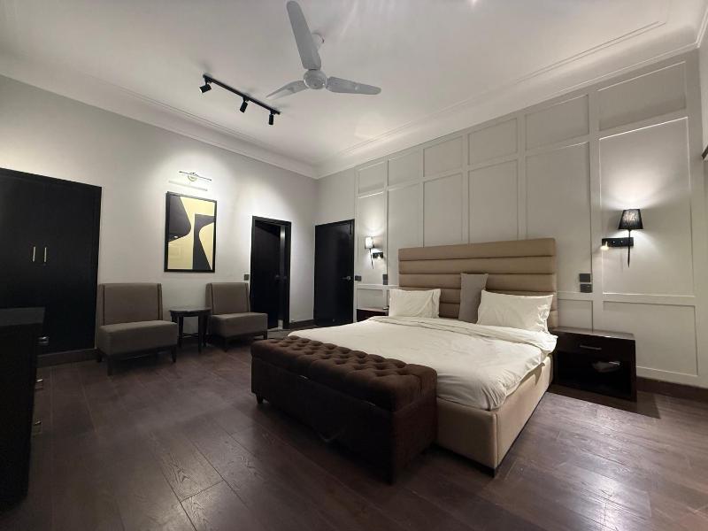 Ghumo x Bahadurabad Aga Khan Hospital - Ten Bedroom Private Villa - image 6