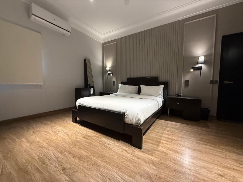 Ghumo x Bahadurabad Aga Khan Hospital - Ten Bedroom Private Villa - image 12