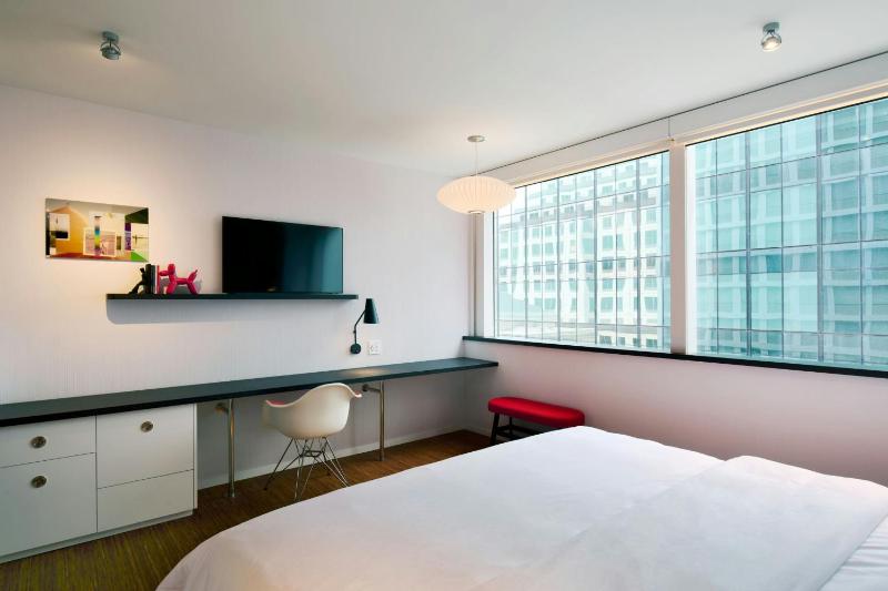 citizenM Austin Downtown - image 8