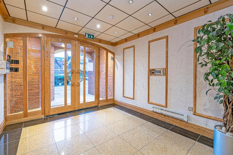 Central Apartment with Parking by Guestz - image 6