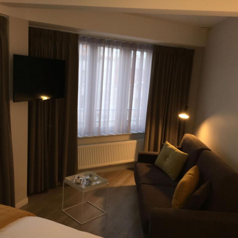 Deluxe Family Room image 2