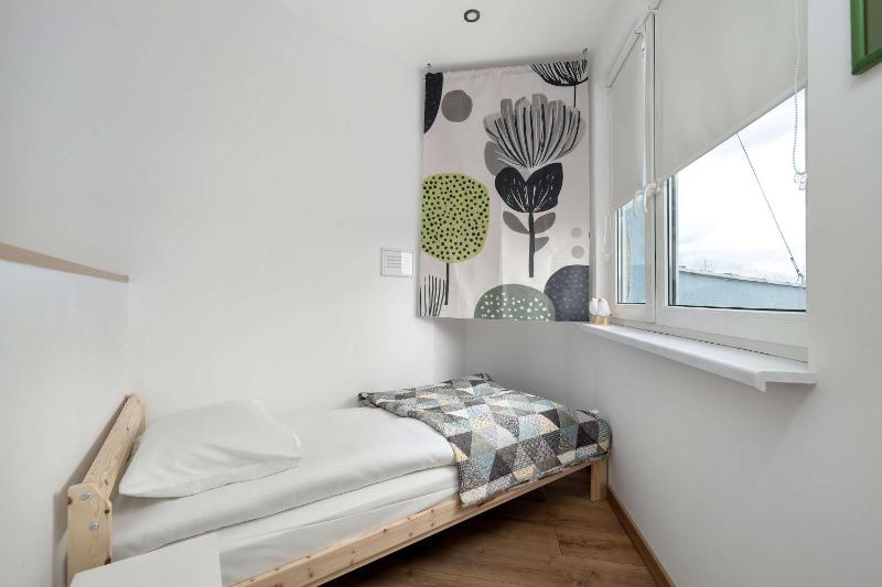 Miejski Apartament Blisko Aquaparku we Wrocławiu by Noclegi Renters - image 2