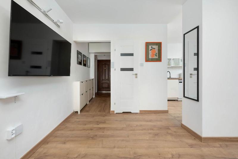 Miejski Apartament Blisko Aquaparku we Wrocławiu by Noclegi Renters - image 20
