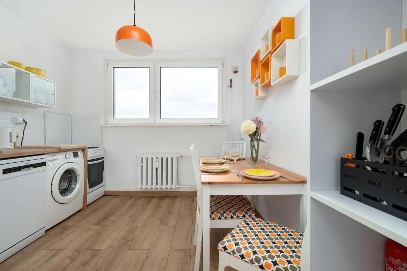 Miejski Apartament Blisko Aquaparku we Wrocławiu by Noclegi Renters - image 10