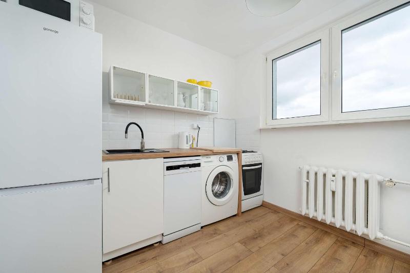 Miejski Apartament Blisko Aquaparku we Wrocławiu by Noclegi Renters - image 19
