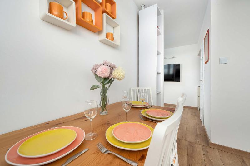 Miejski Apartament Blisko Aquaparku we Wrocławiu by Noclegi Renters - image 4
