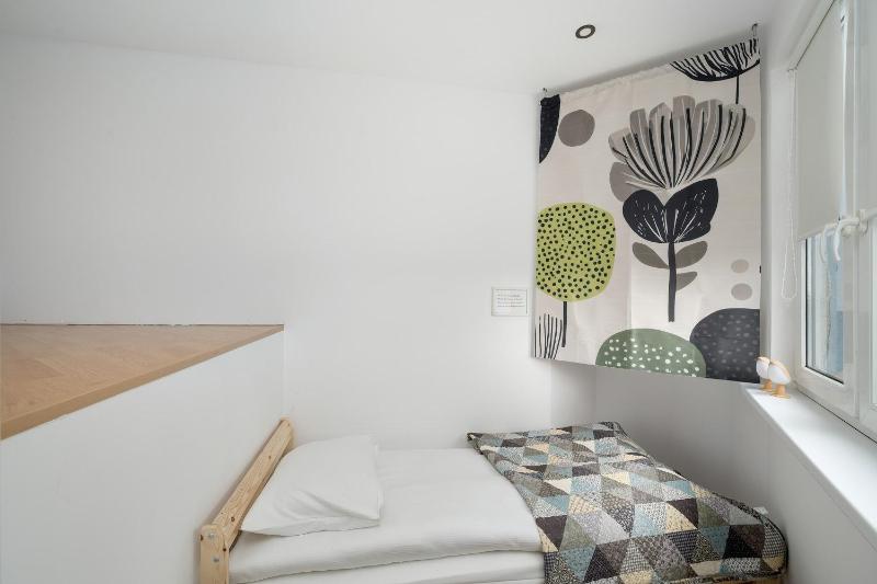 Miejski Apartament Blisko Aquaparku we Wrocławiu by Noclegi Renters - image 17